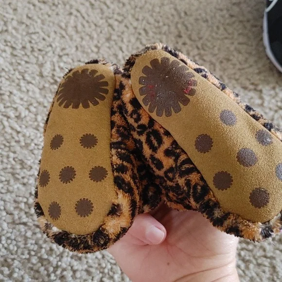UGG Leopard Baby Booties - Picture 3 of 4
